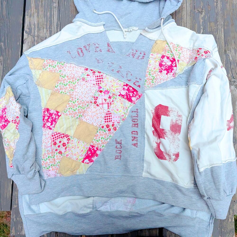 Oli & Hali Patchwork Boho Graphic Pullover Hoodie M Rock and Roll Mixed Media - Picture 5 of 6